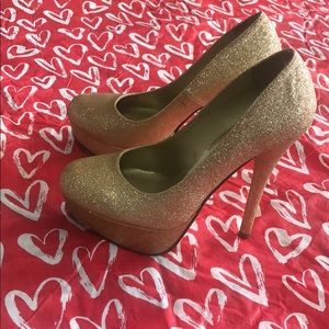 Gold heel